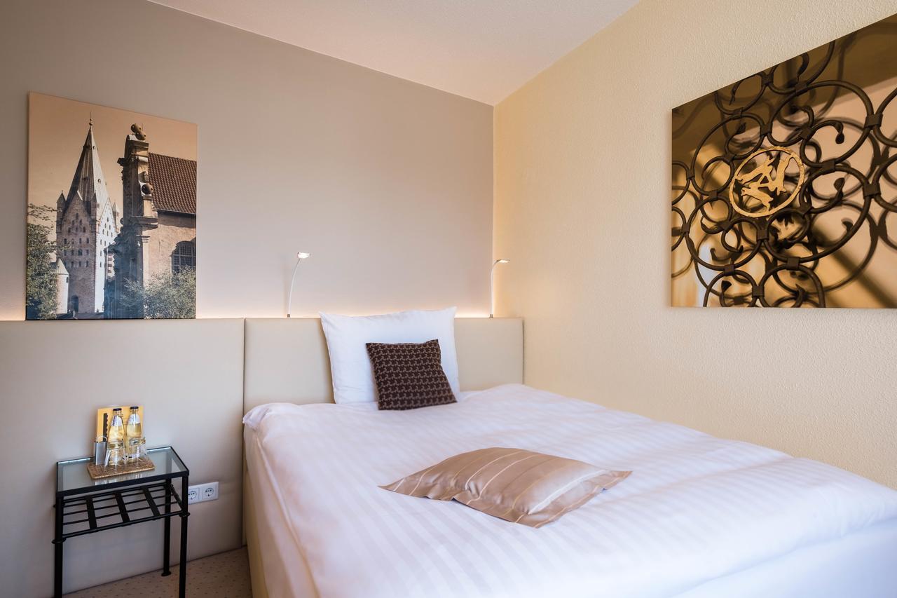 Hotel Zur Muehle Paderborn Buitenkant foto